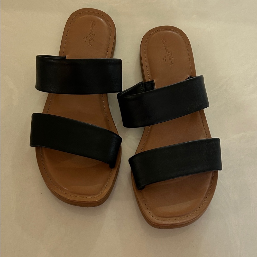 Universal Thread Black Double-Strap Slide Sandals with Tan Footbed